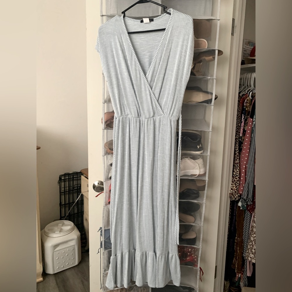 Stripe white and blue dress brand is caution to the wind size large